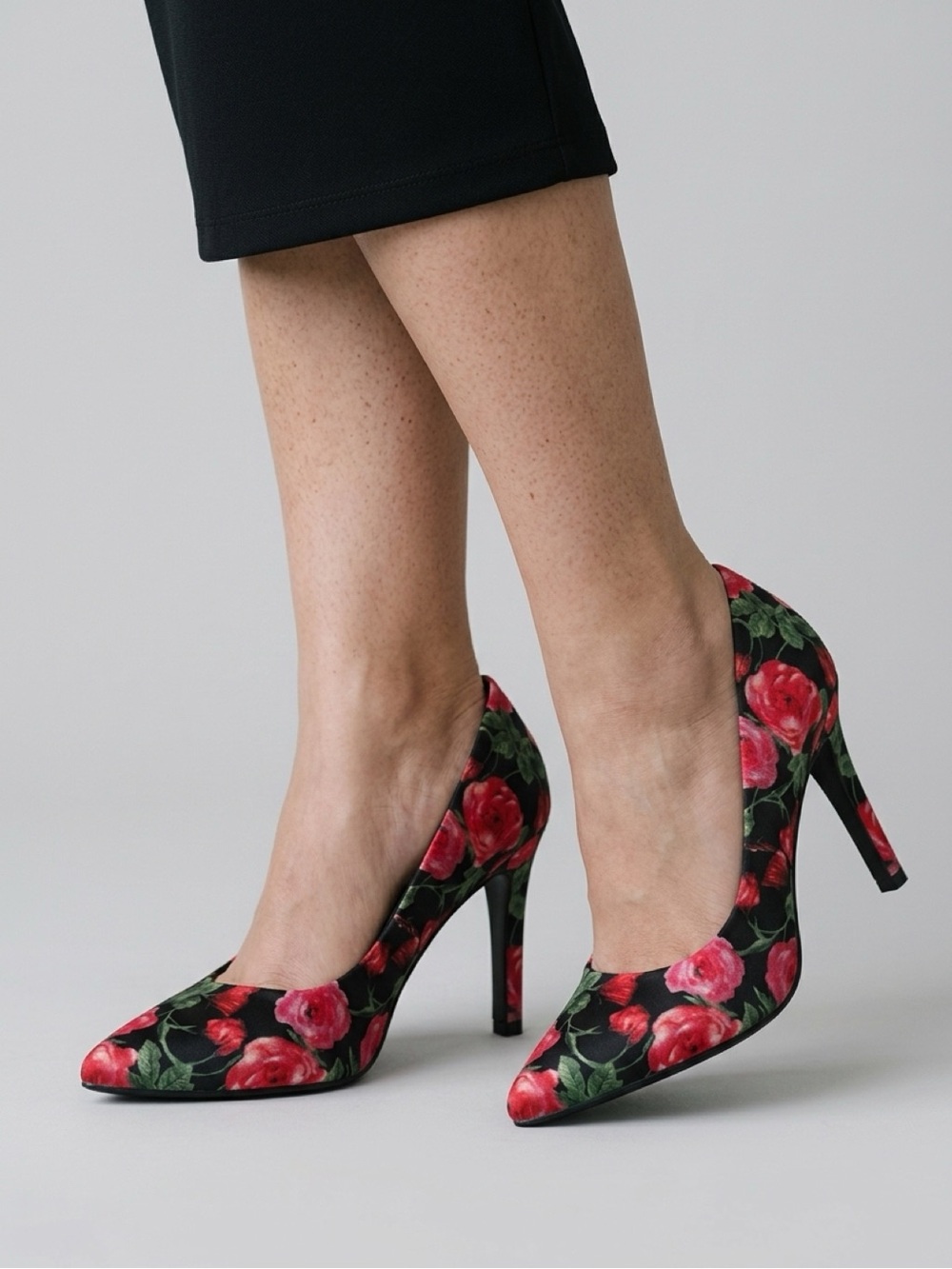 Christian Siriano Black Floral Red Rose Pointed-Toe Pumps stilleto heels